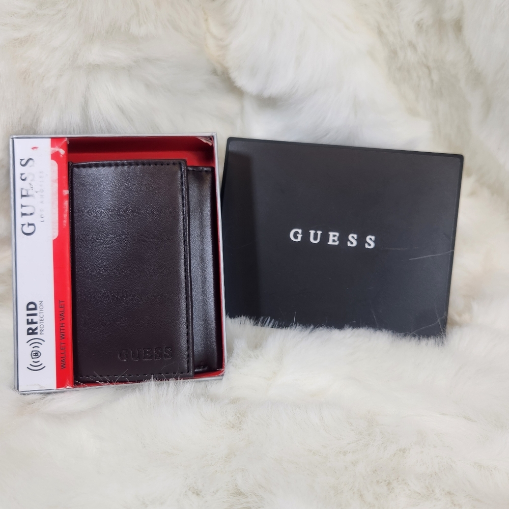 Guess Men's Trifold RFID Wallet